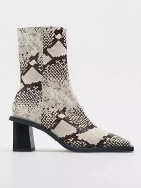 NWT - ZARA ANIMAL PRINT 100% LEATHER BLOCK HEEL ANKLE BOOTS - Sz 9 - Flawed